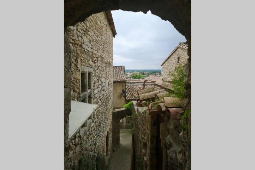 maison de village meublée avec terrasse Donzère Esterno foto
