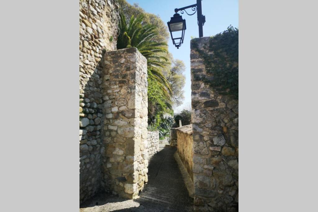 maison de village meublée avec terrasse Donzère Esterno foto